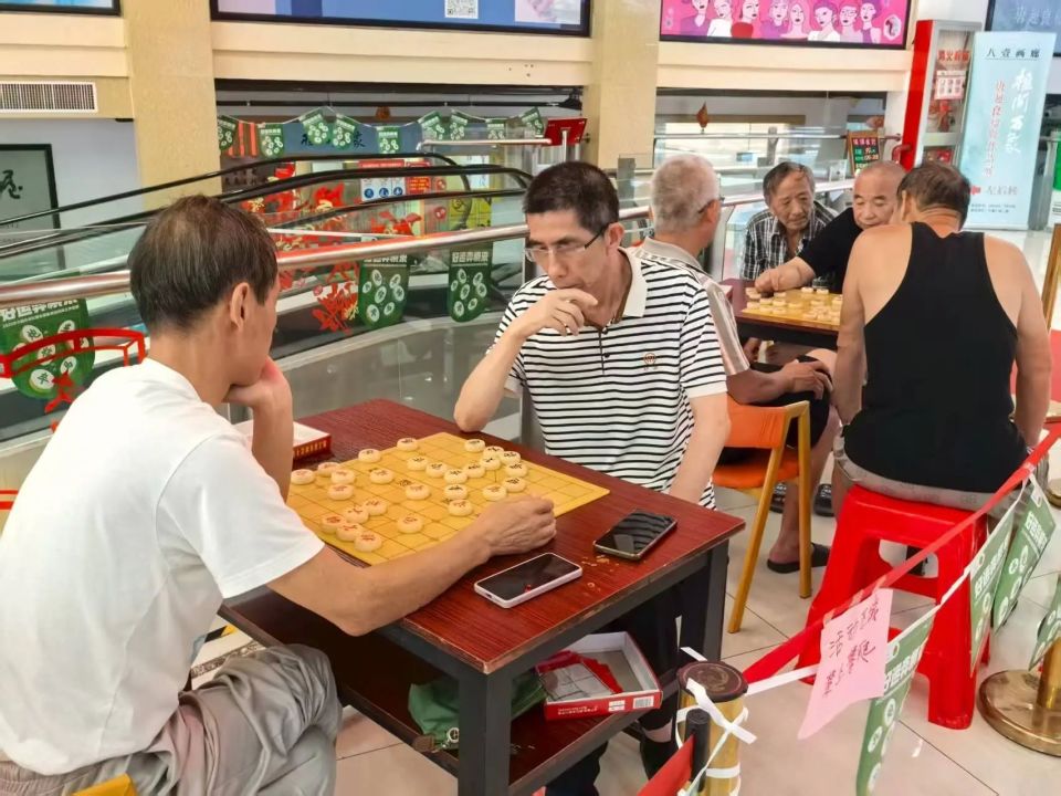 火如荼地开, 焦倩倩责编, 爱好者相对 火如荼地开, 焦倩倩责编, 爱好者相对