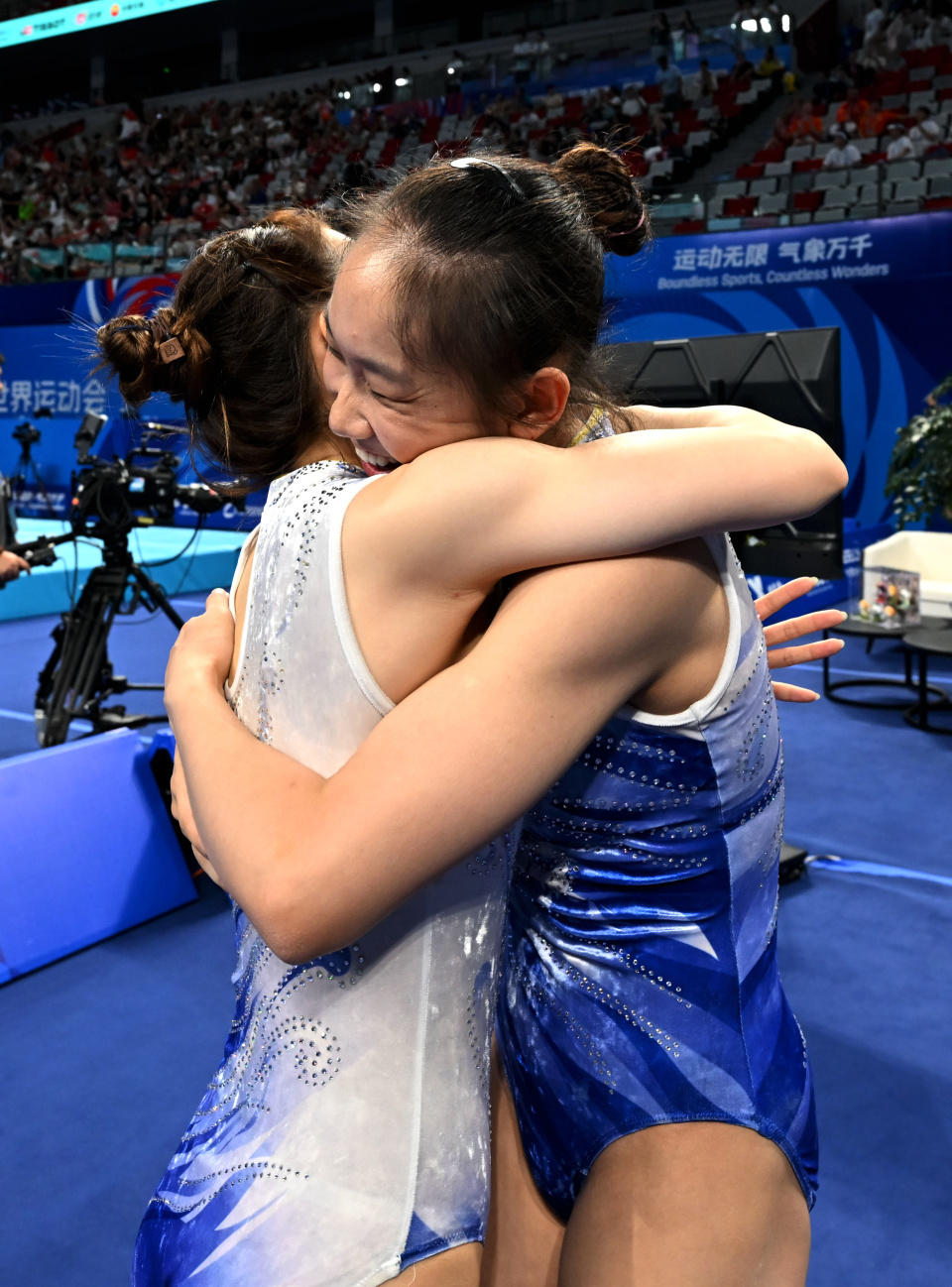 大组合在颁, blI, 她们获得亚