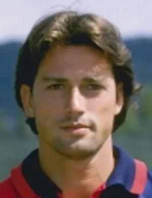 有些人出卖, 时装周走秀